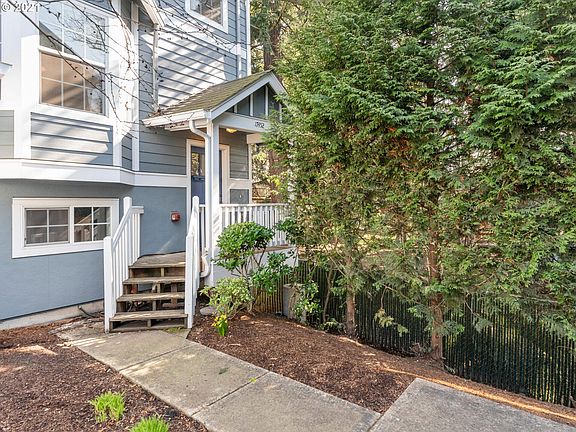 3rd image of 17452 SW Sellwood Ln
