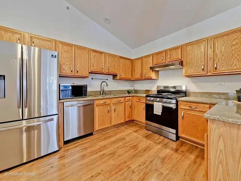 121 Commons Ct — Photo 13