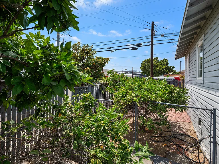 1043 Sampson St #A — Photo 24