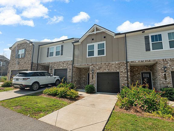 2nd image of 858 Longleaf Ln