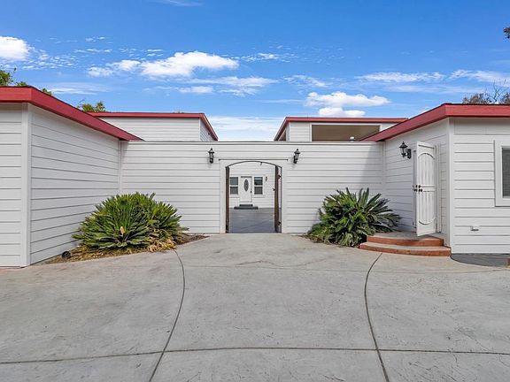 2nd image of 441 Rancho Santa Fe Rd