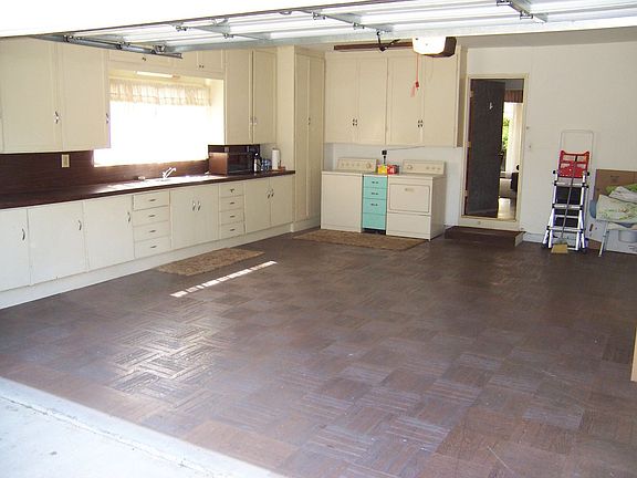 GARAGE Sink+Counter for Hobby Center