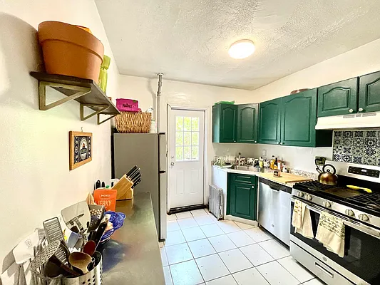 Rented by Pear NYC LLC | media 9