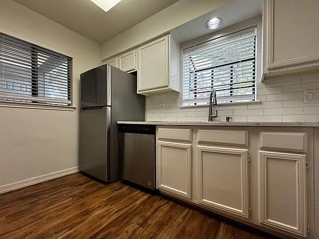 1 bed, 1.0 bath, 736 sqft, $1,300 — Photo 2