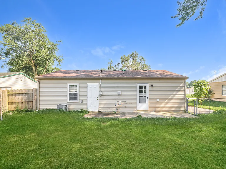 1240 Berwald Dr — Photo 15