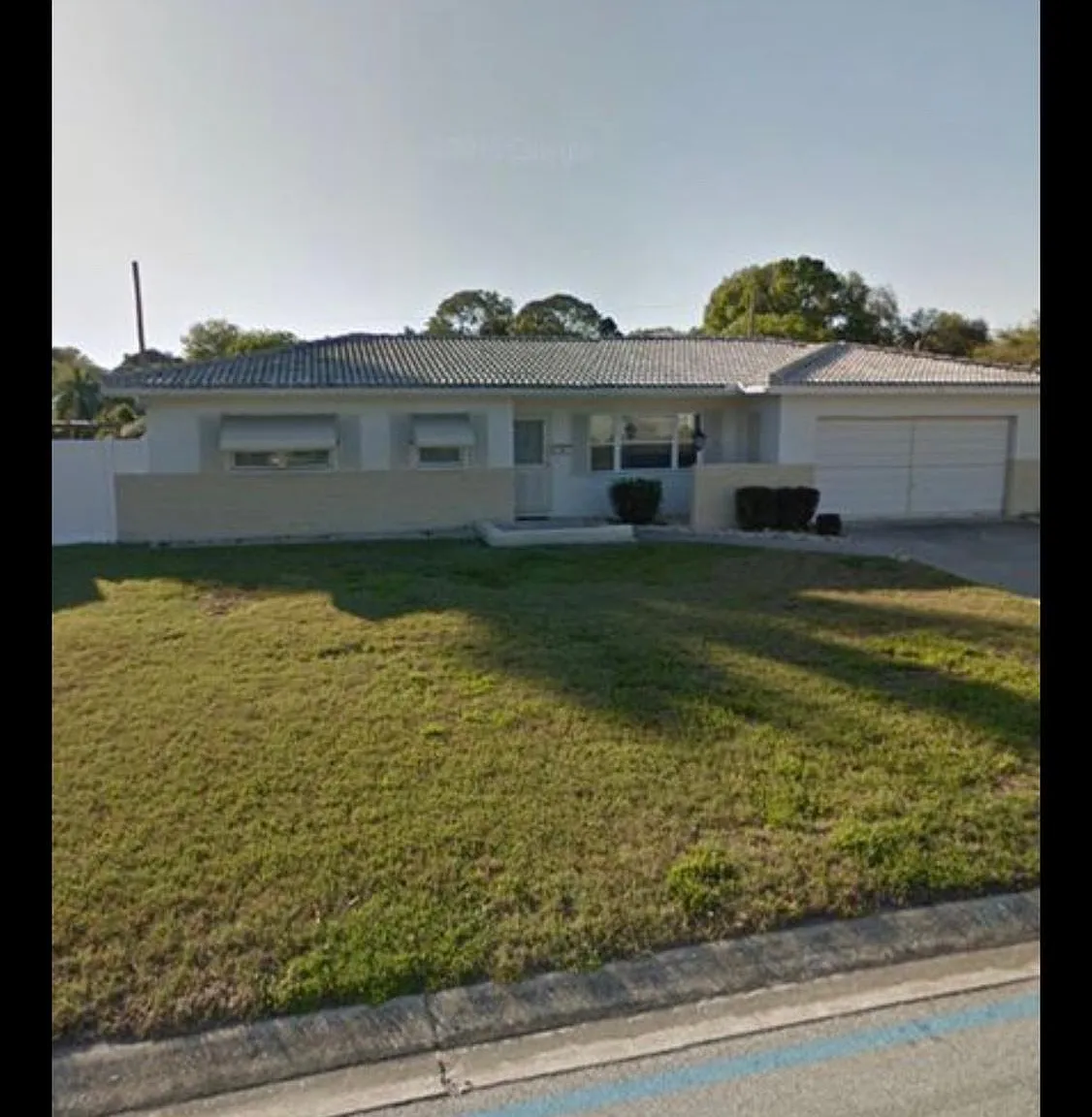 221 NW Monroe Cir N — Photo 2