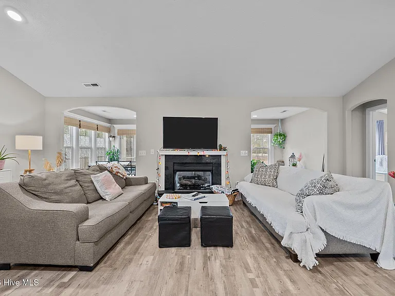 508 Azalea Dr — Photo 15