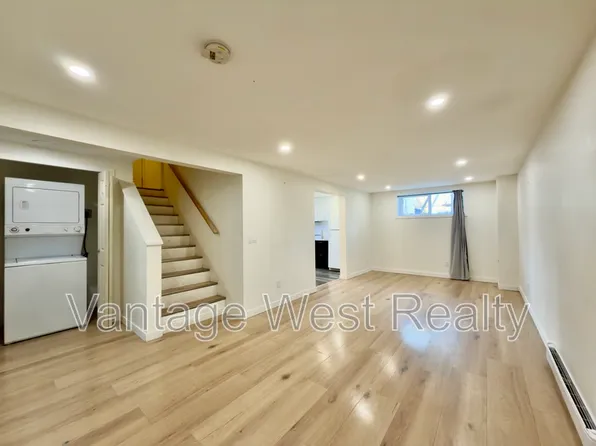 2466B Sexsmith Rd, Kelowna, BC V1V 2E9