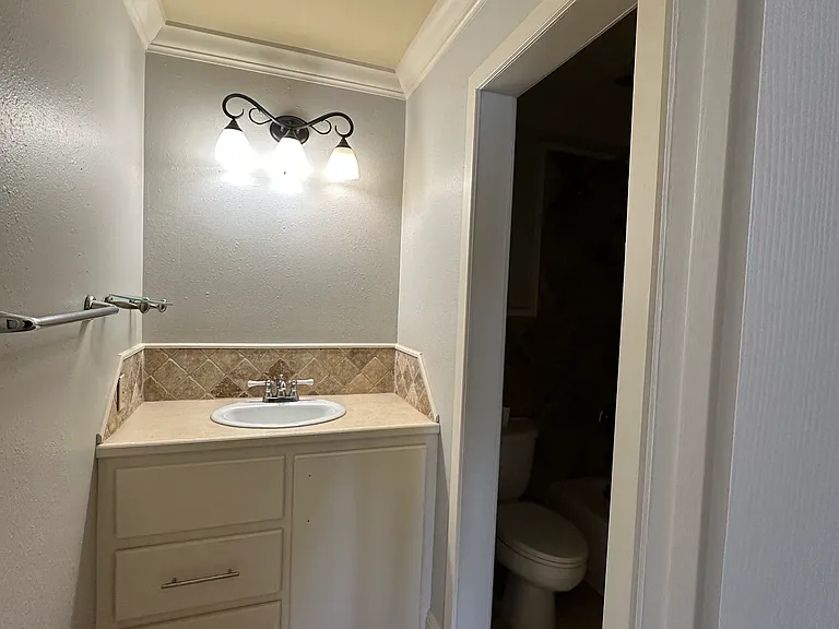102 Catherine St #4A — Photo 6