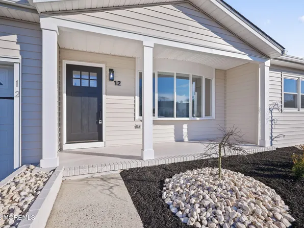 12 Oakfield Road, Toms River, NJ 08757