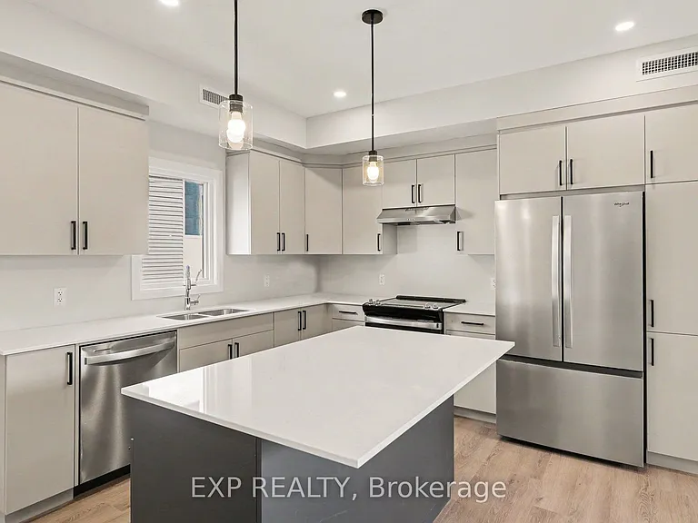 1089 Notre Dame St #5 — Photo 6
