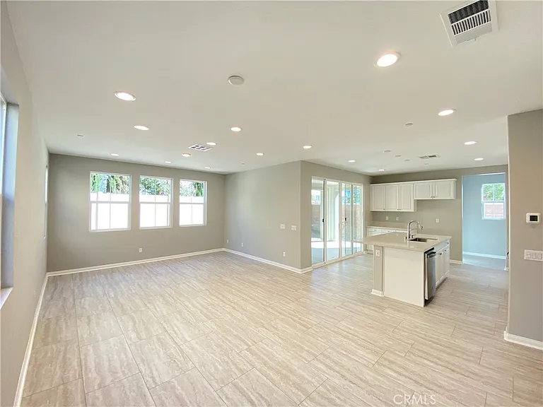 8790 Bay Laurel St — Photo 7