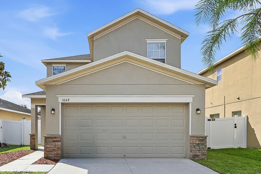 3 bed, 2.5 bath, 1588 sqft, $2,195 — Photo 1