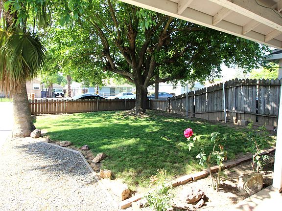 3rd image of 1065 Sonoma Ave