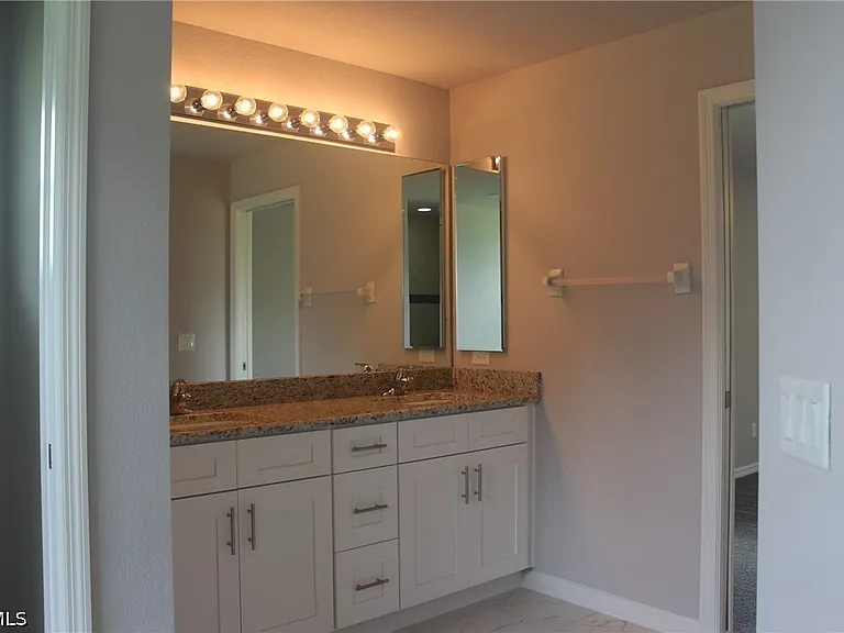 1327 SW 3rd Ave — Photo 16