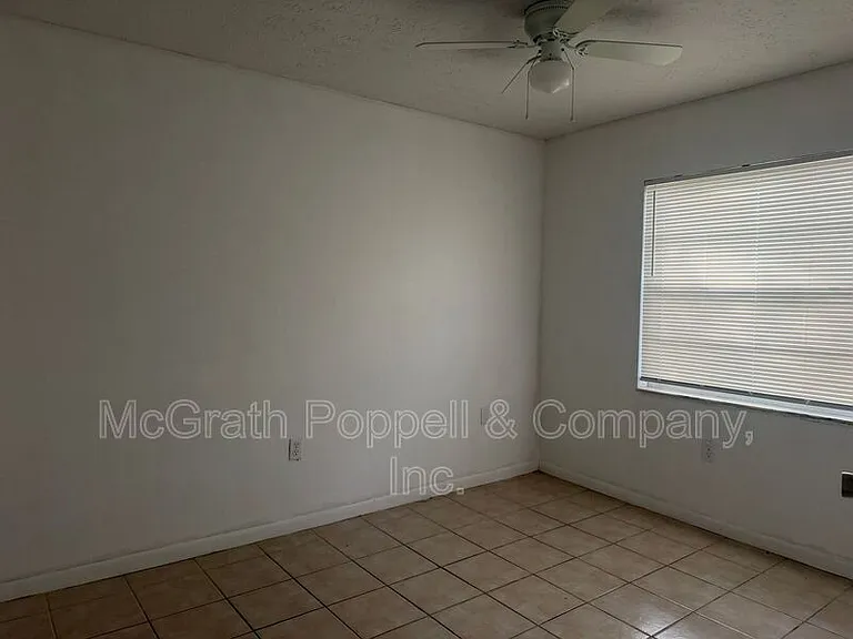 3828 Lakeshore Dr #B — Photo 12