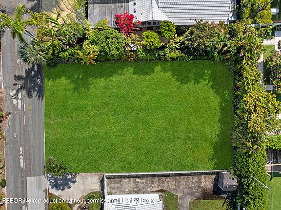 5th image of 310 Russlyn Dr