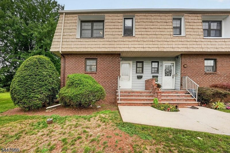 1st image of 301 Windsor Ct