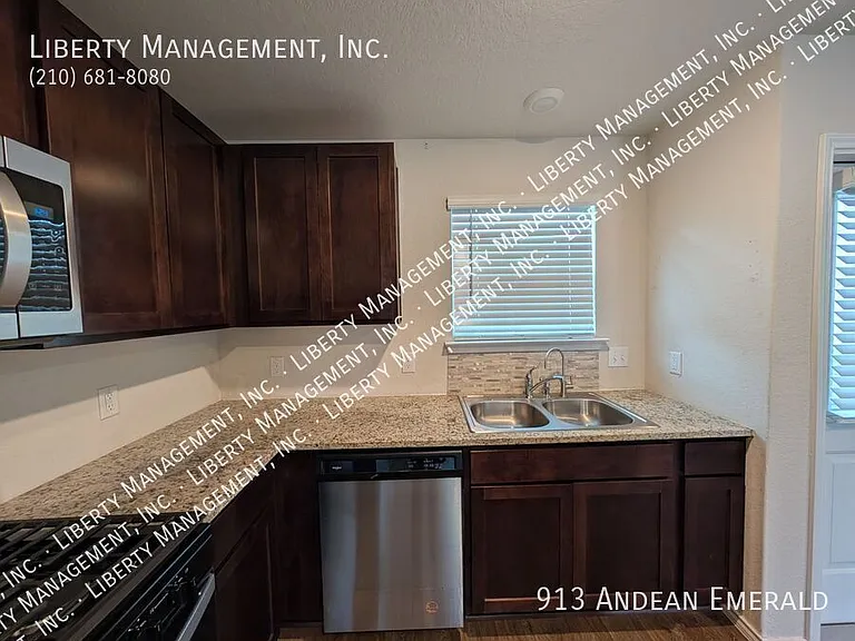 913 Andean Emerald — Photo 5