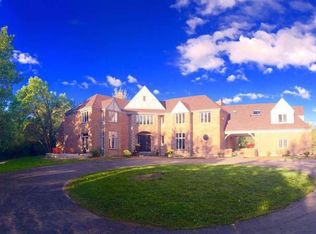 1001 W Old Mill Rd, Lake Forest, IL 60045