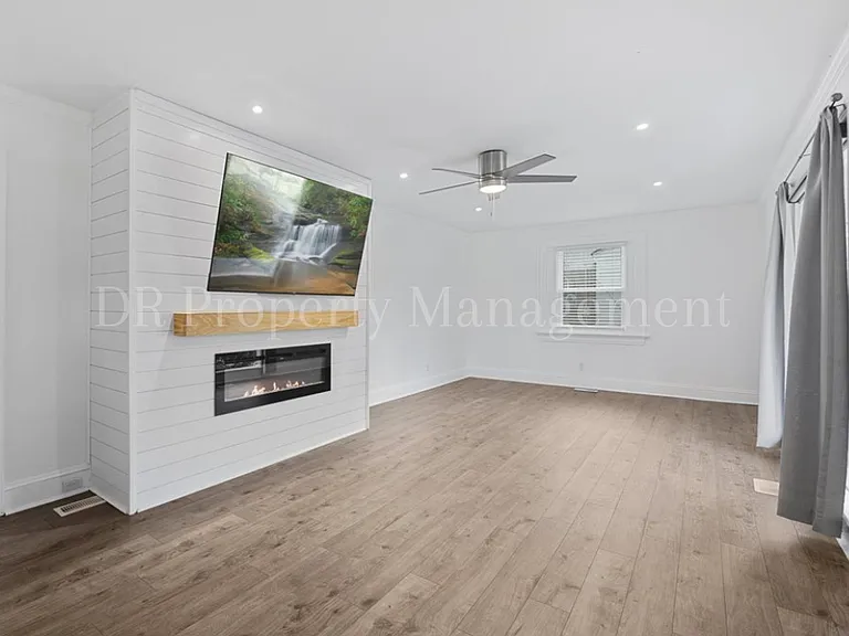 319 Forest Hill Ave — Photo 2