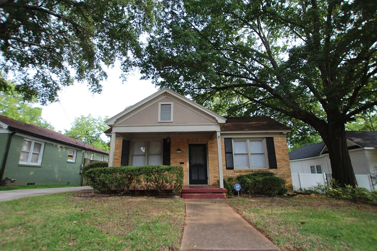 Building Photo - 518 W Rusk St