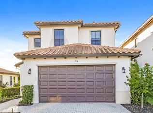 8916 Madrid Cir, Naples, FL 34104