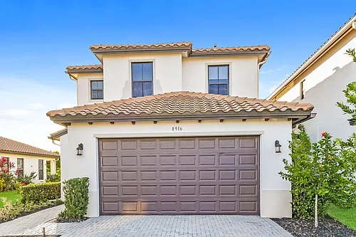 8916 Madrid Cir Photo 1