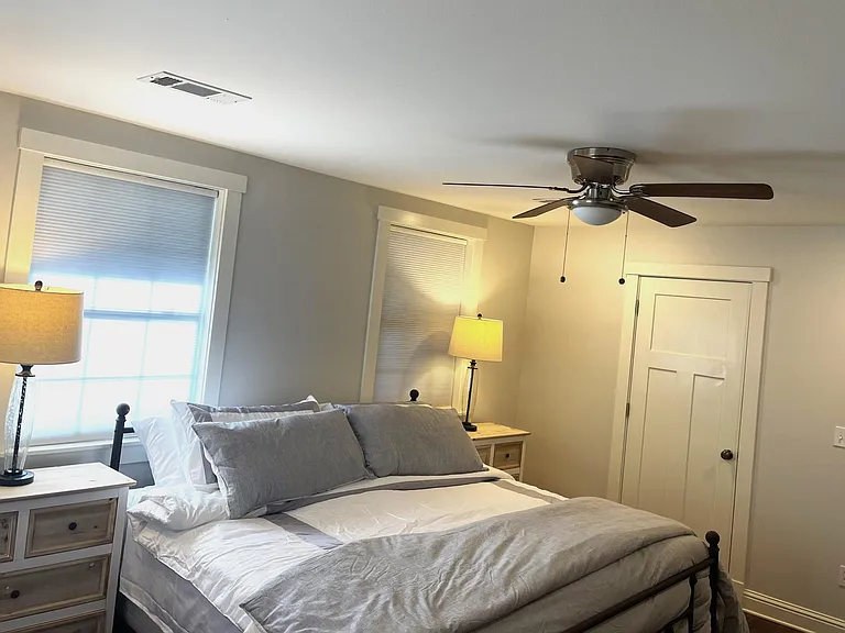 Master suite King Bed walk in closet