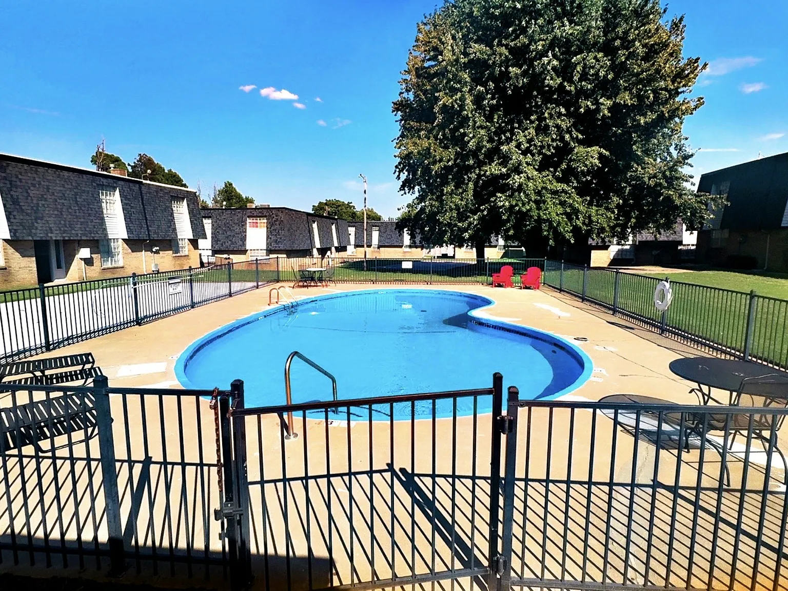 Jasper Gardens Apartments — Photo 3