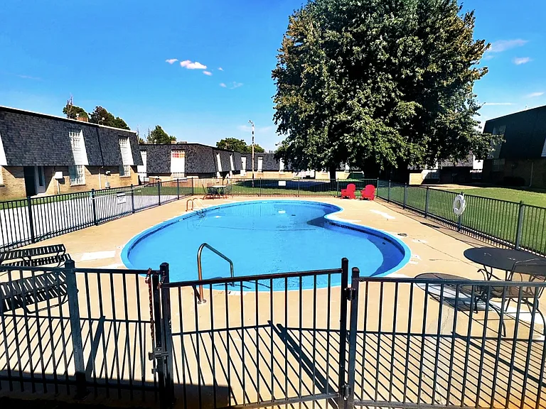 Jasper Gardens Apartments — Photo 3