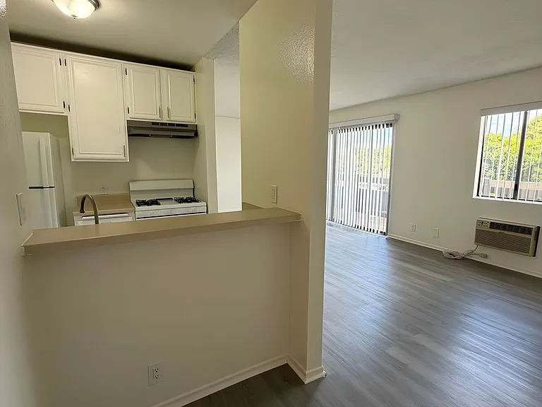 9929 Sepulveda Blvd — Photo 4