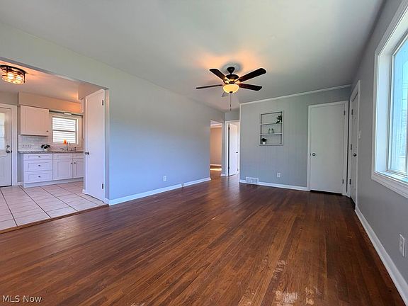 3rd image of 2033 Eastlawn Ave