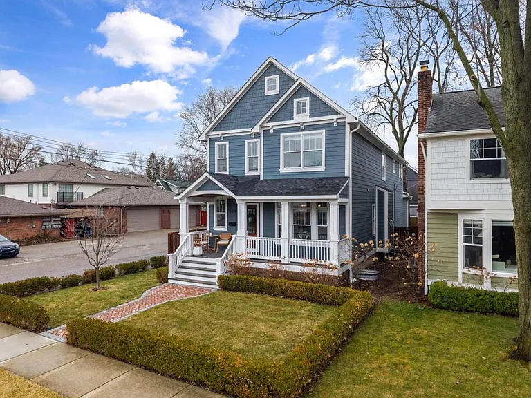 819 Irving Ave — Photo 4