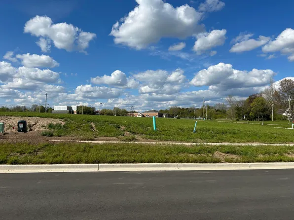 114 N Orchard Ave, Fremont, MI 49412