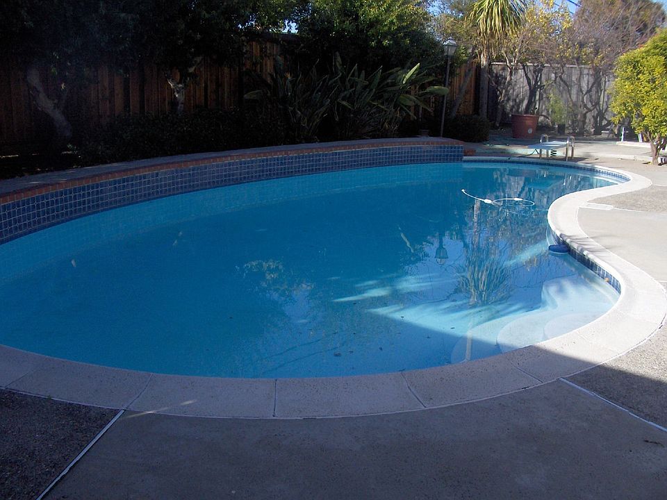 2nd image of 1419 Daphne Dr