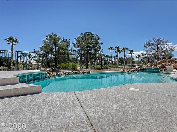 3rd image of 77 Chateau Whistler Ct