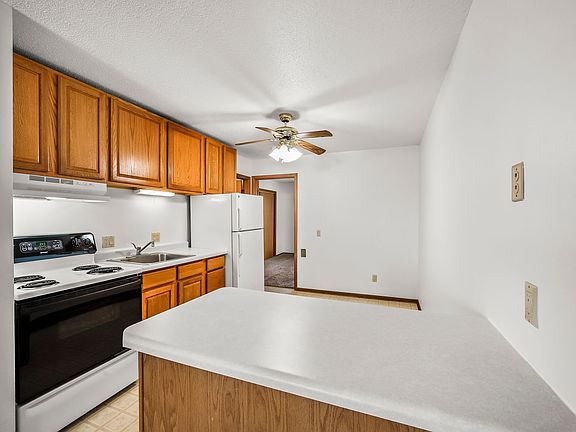 3rd image of 881-889 Janesville St #18427056