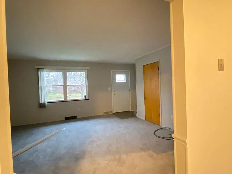 2112 Maplewood Rd — Photo 5