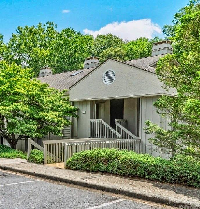 1st image of 106 Abbey Cir
