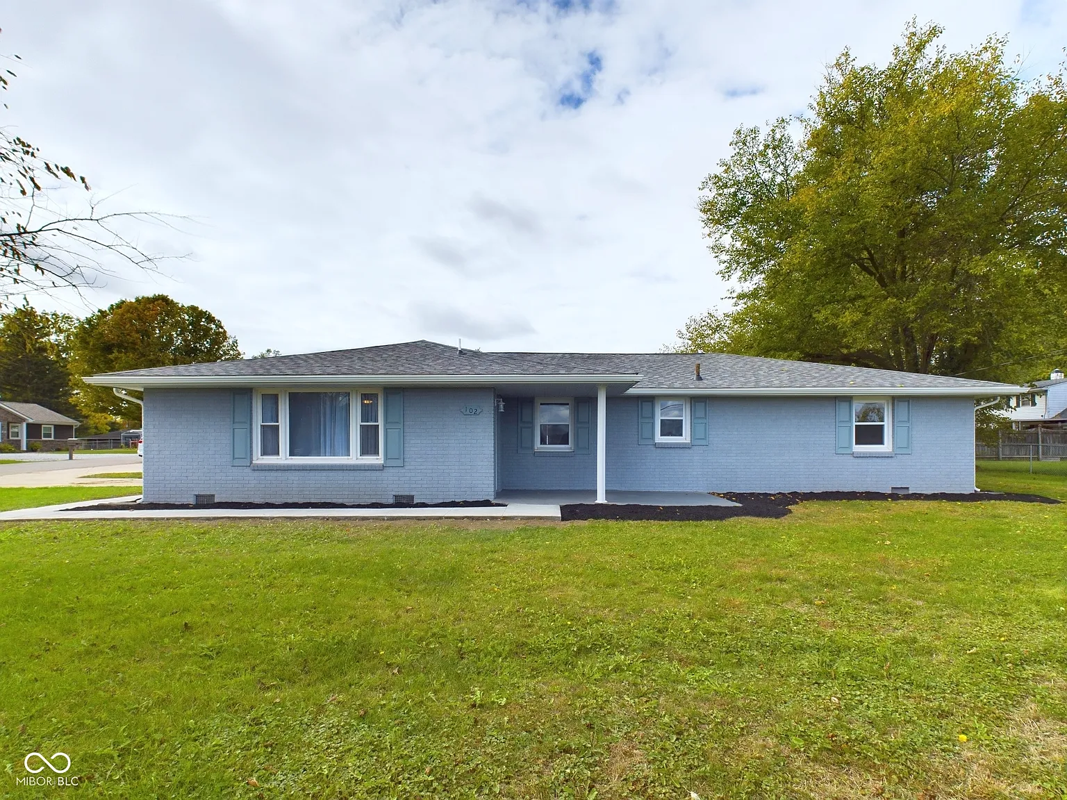 102 Willow Ln photo 1