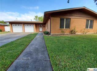 2206 E Rosebud Ave, Victoria, TX 77901