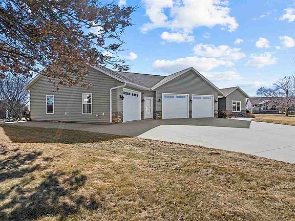 3rd image of 133 Fairlawn Ct