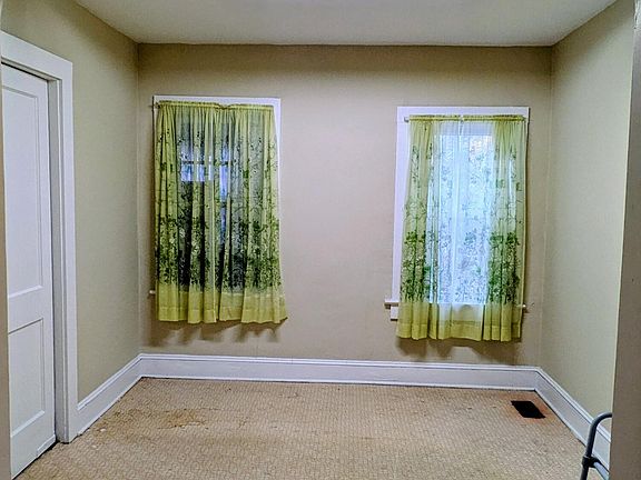 4th image of 1004 Ward Street