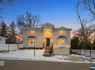 39 Drury Ln, Demarest, NJ 07627