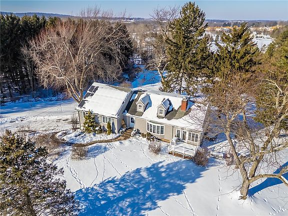 3rd image of 464 Smith Rd