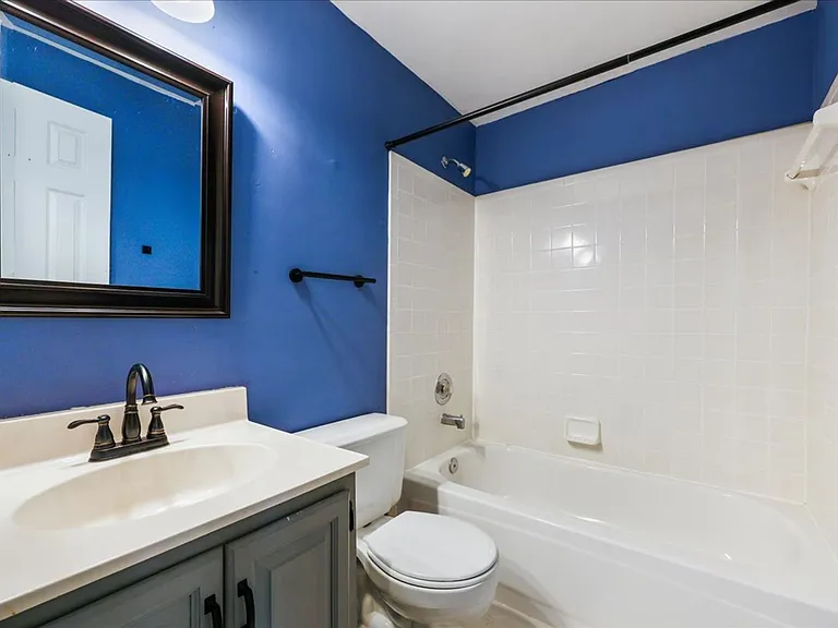 6630 Commodore Ct — Photo 29