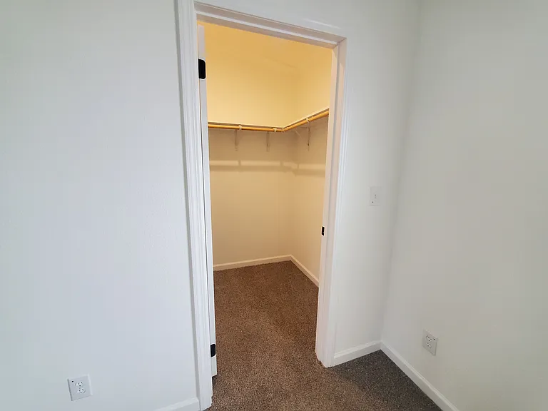 713 Hollow Ln — Photo 9