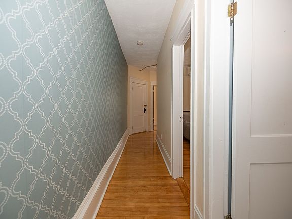 3rd image of 113 Elm St APT 2L