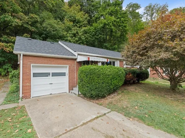 35 McGovern Blvd, Crescent, PA 15046